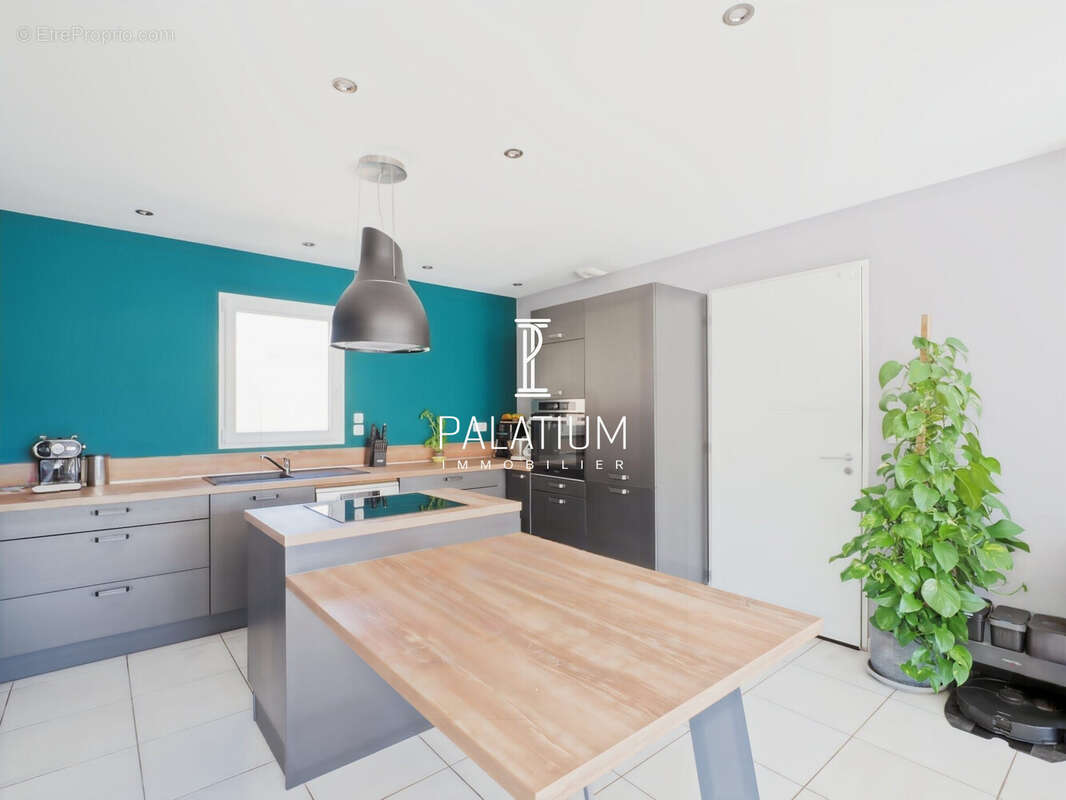 Maison à VINON-SUR-VERDON