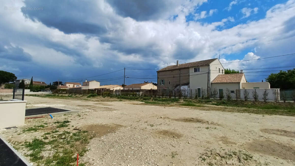 Terrain à CHATEAURENARD