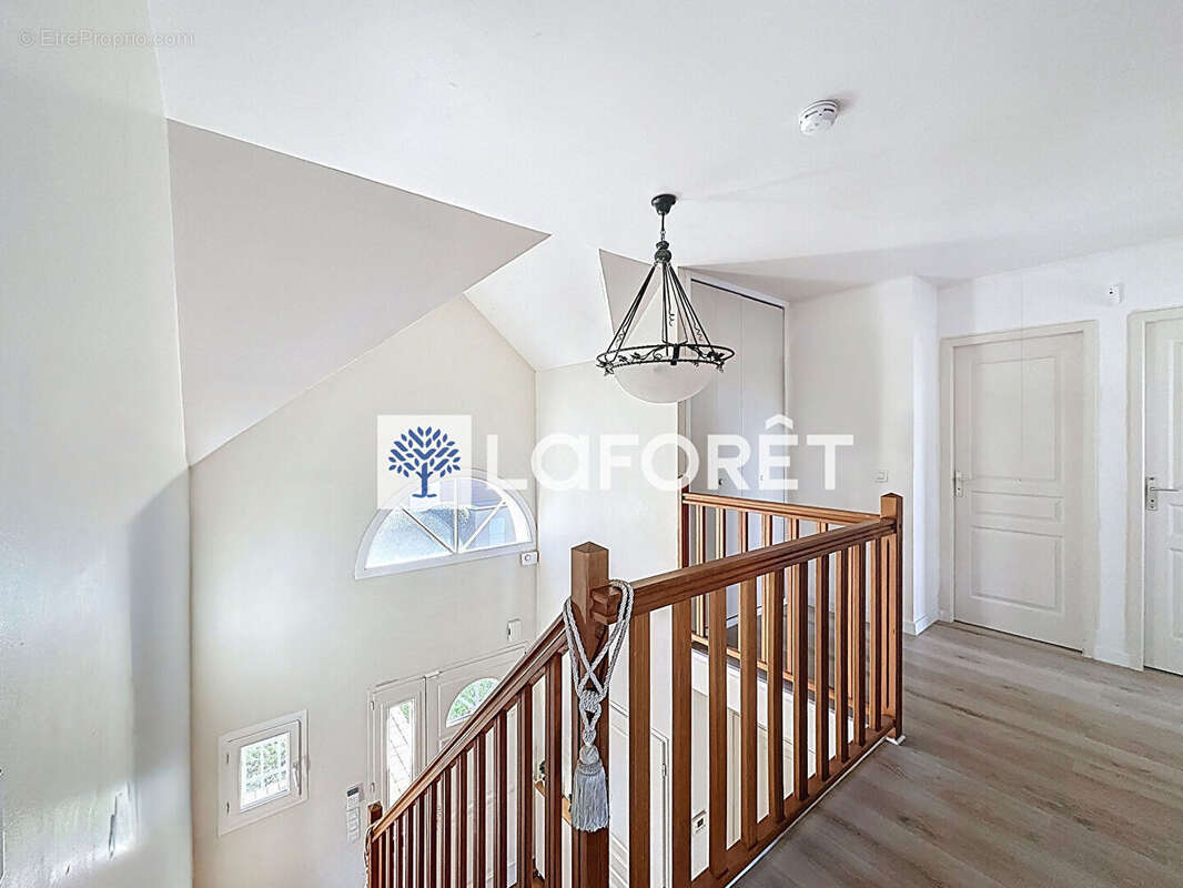 Maison à SAINT-NOM-LA-BRETECHE