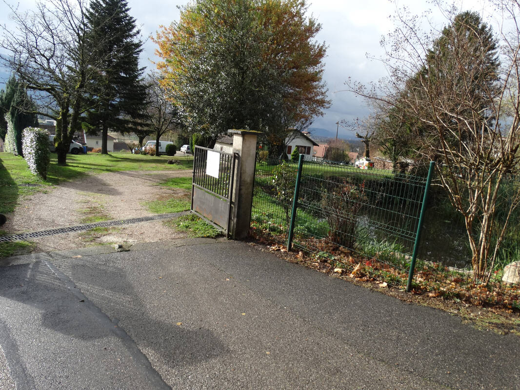 Autre à LA BUISSE