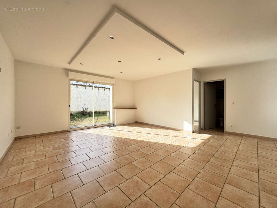 Maison à BARBEZIEUX-SAINT-HILAIRE