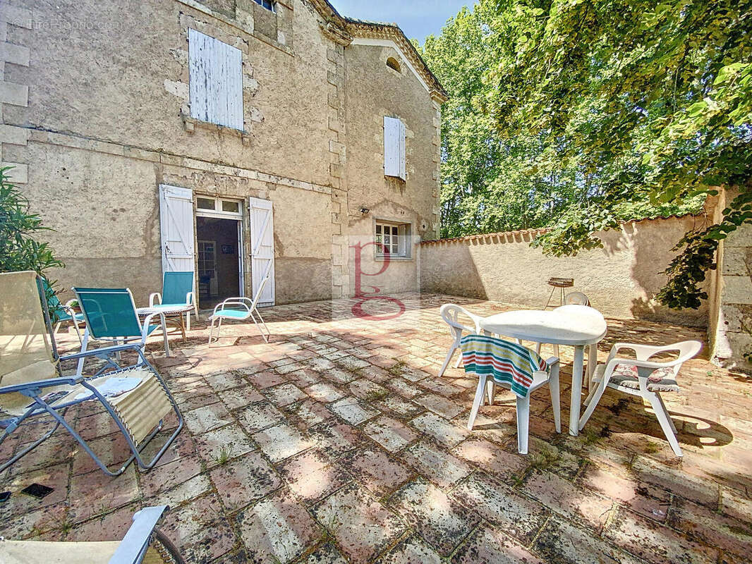 photo420b077a4c718fe12be29869be116f43 - Maison à FLEURANCE