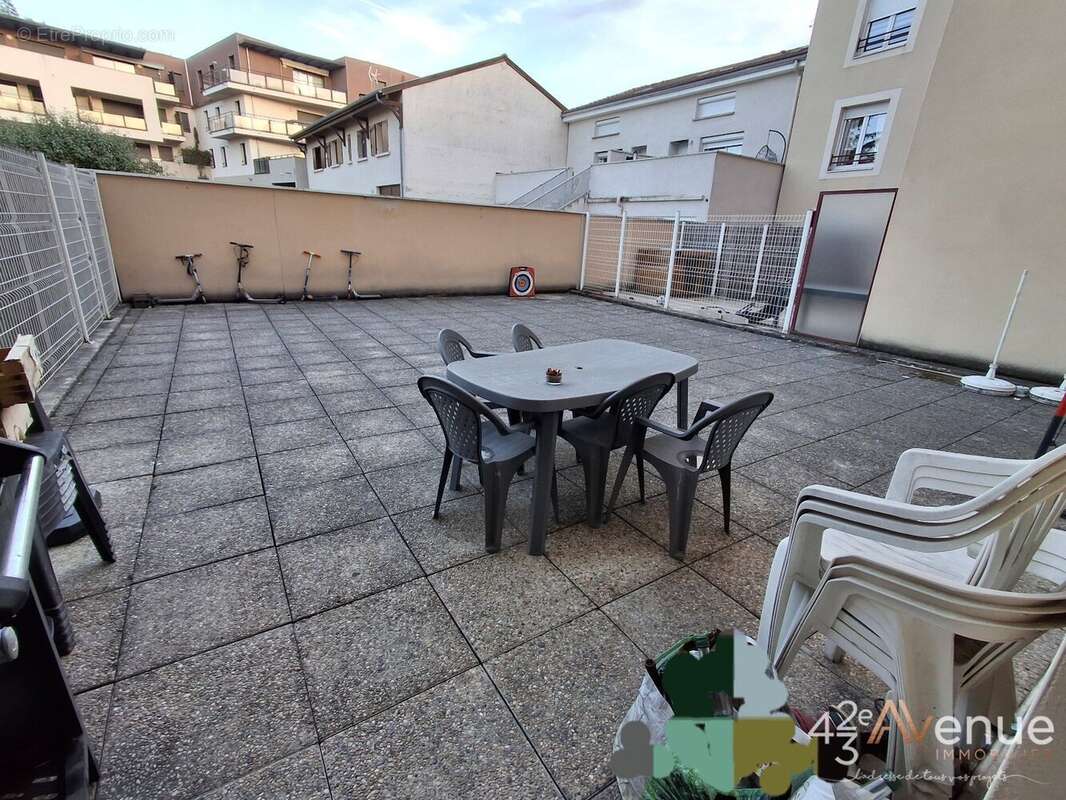 Appartement à SAINT-JUST-SAINT-RAMBERT