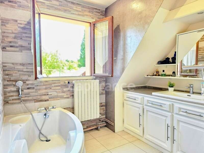 À VENDRE PAVILLON sur Sous-Sol complet 6 pièces de 134m² à BLANGY SUR BRESLE (76) - photo 7