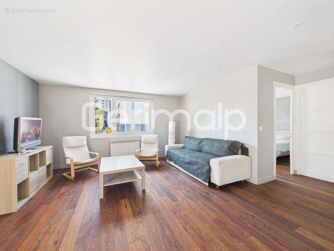Vente - Appartement - 3 pièces + cuisine - 71 m² - 331 000 € - - photo 3