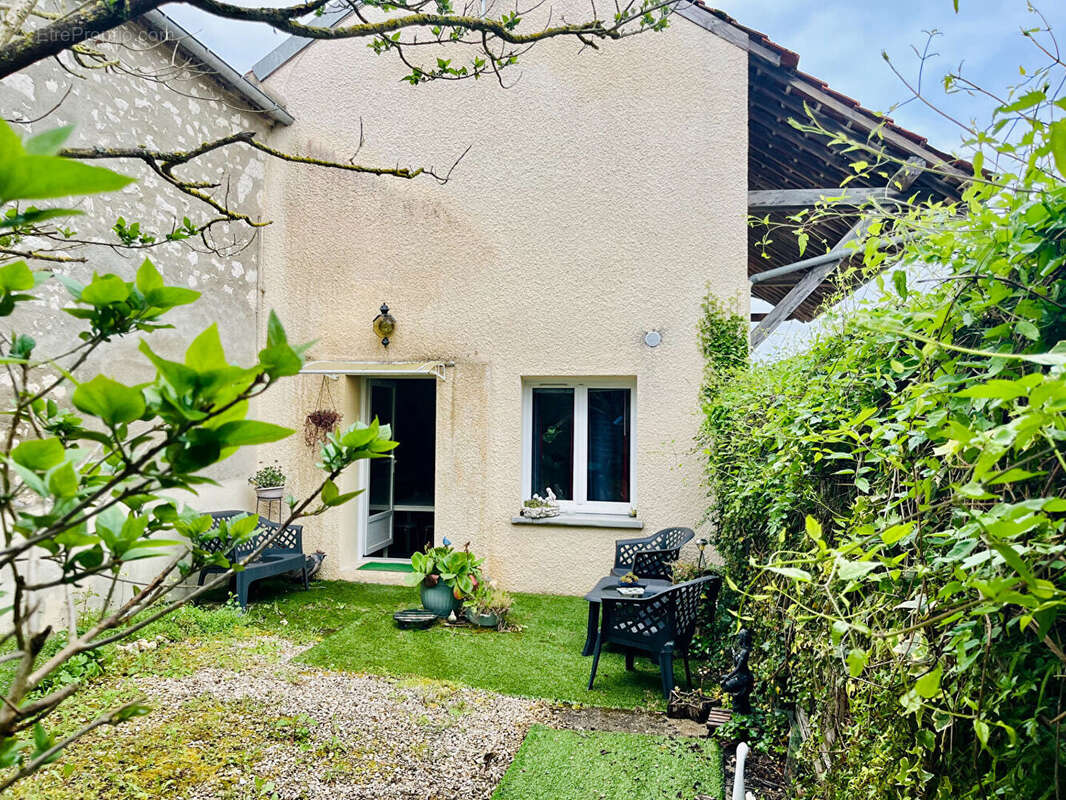 Maison à GUERCHY