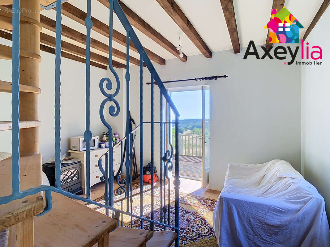 A vendre- proche lapalisse-  maison avec dépendances sur terrain de plus de 2 ha - photo 7