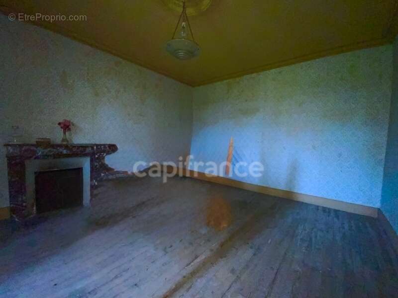 Maison à SAINT-JULIEN-LA-VETRE