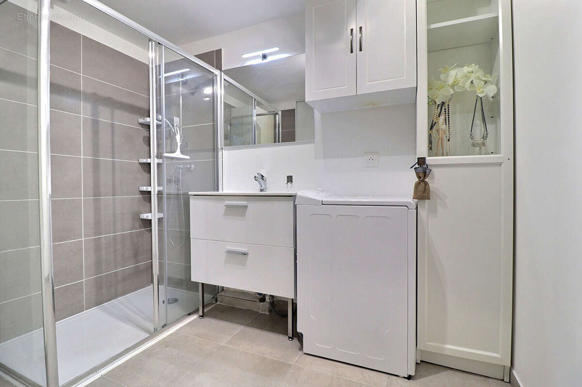 Appartement à ROUGIERS