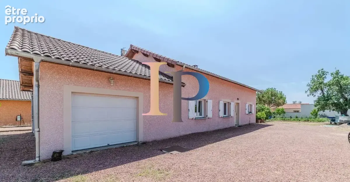 Charlieu 2 mn- maison en parfait etat 5 chambres - photo 1