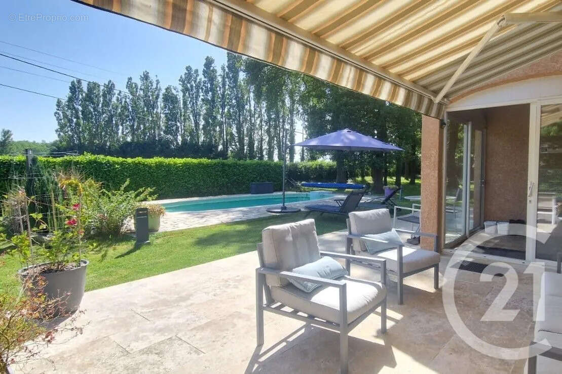 Maison 166 m² à Savigneux  - photo 2
