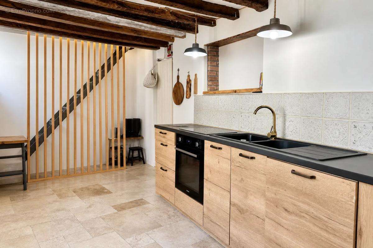 Maison 190 m² rénovée avec goût – DPE C – Jardin & dépendances - photo 5