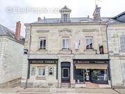 Cet ensemble immobilier est composé au rez-de-chaussée... - Appartement à MAZE