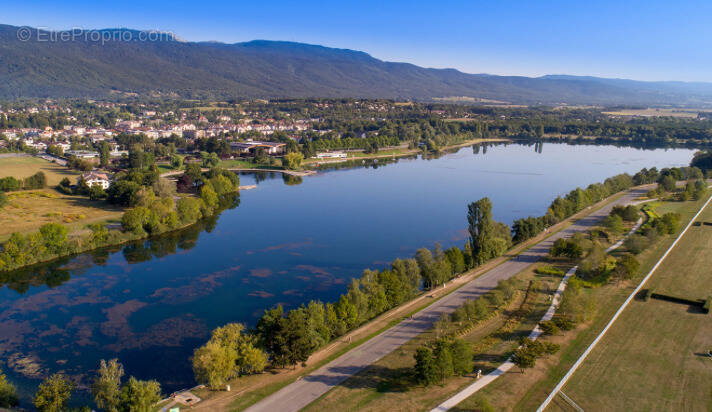 Terrain à DIVONNE-LES-BAINS