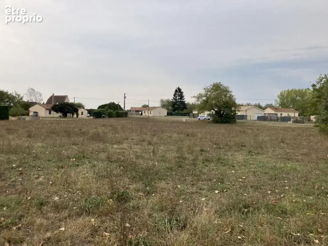 Terrain plat constructible de 2534 m2 à Meyrals - photo 2