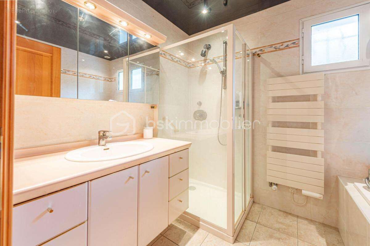 EXCLUSIVITE :  villa contemporaine 155 m2 + sous sol au calme et proche centre ville ALBERTVILLE - photo 15
