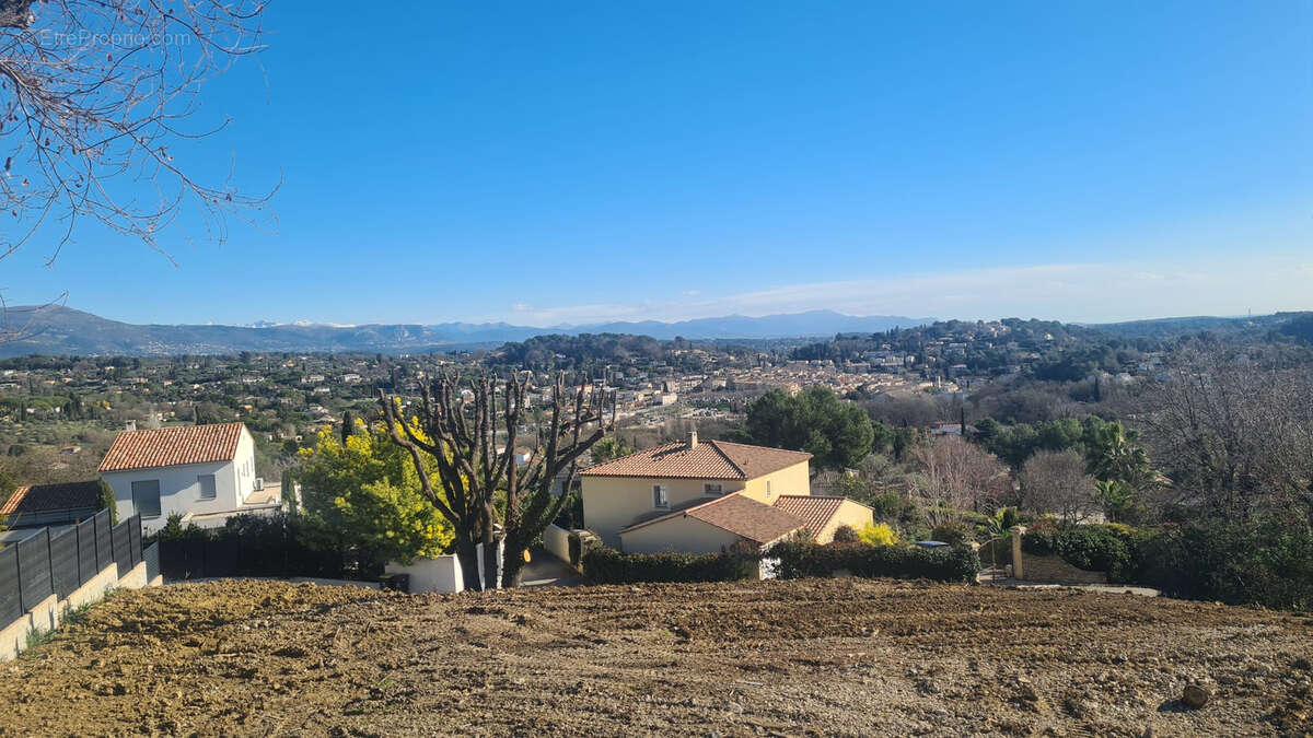 Terrain à VALBONNE