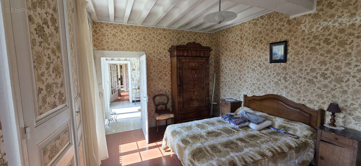 Ancienne ferme avec nombreuses dépendances et plus de 3 000 m2 de terrain - photo 9