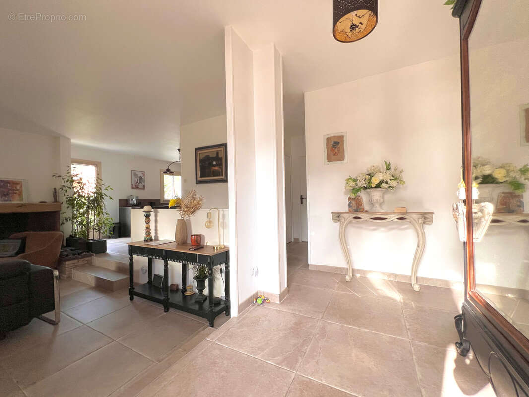 Maison à LE REVEST-LES-EAUX