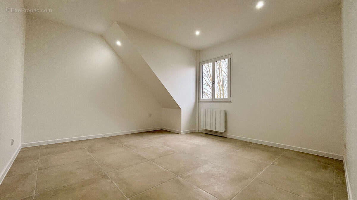 Maison à CORBEIL-ESSONNES