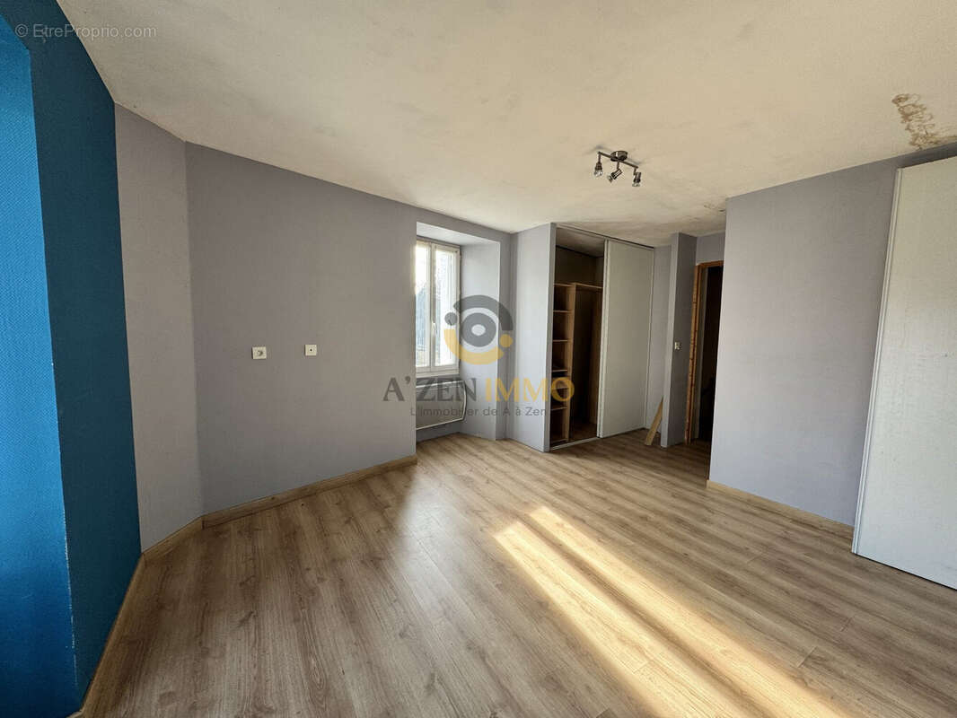 Maison à SECONDIGNY