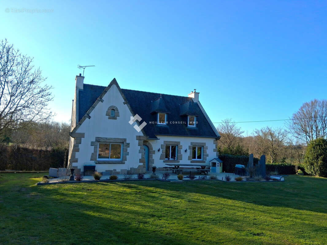Maison à QUINTIN