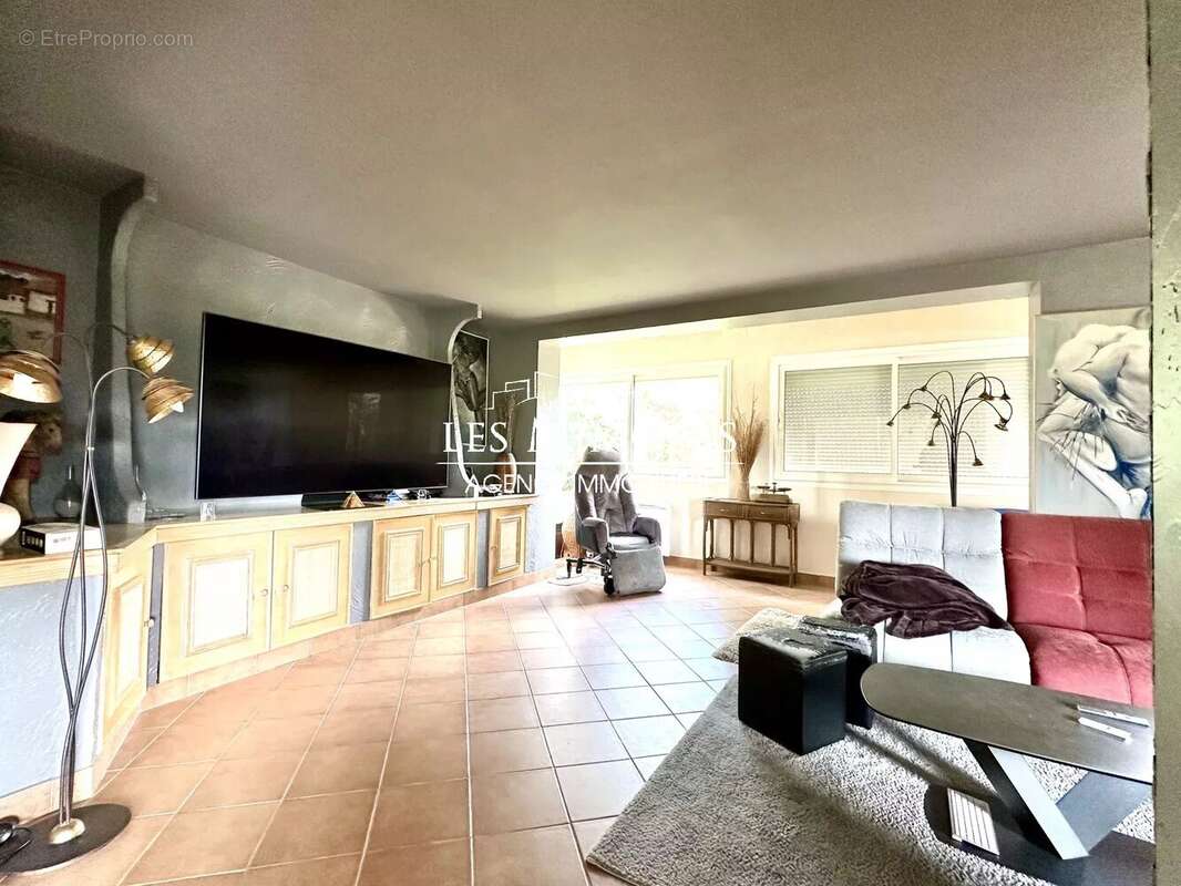 Maison à ROQUEBRUNE-SUR-ARGENS