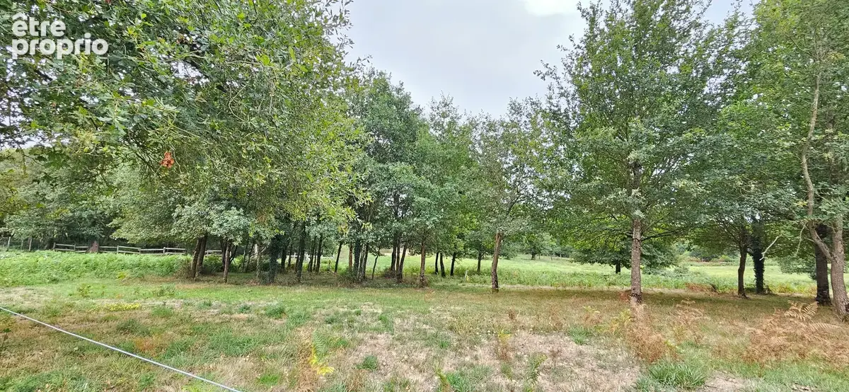 Terrain à LOYAT