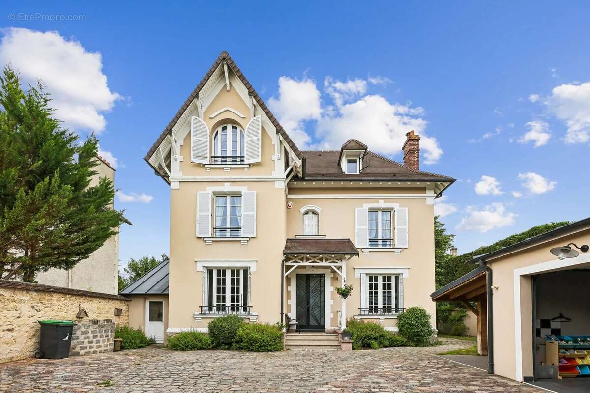 Maison à SAINT-MAUR-DES-FOSSES