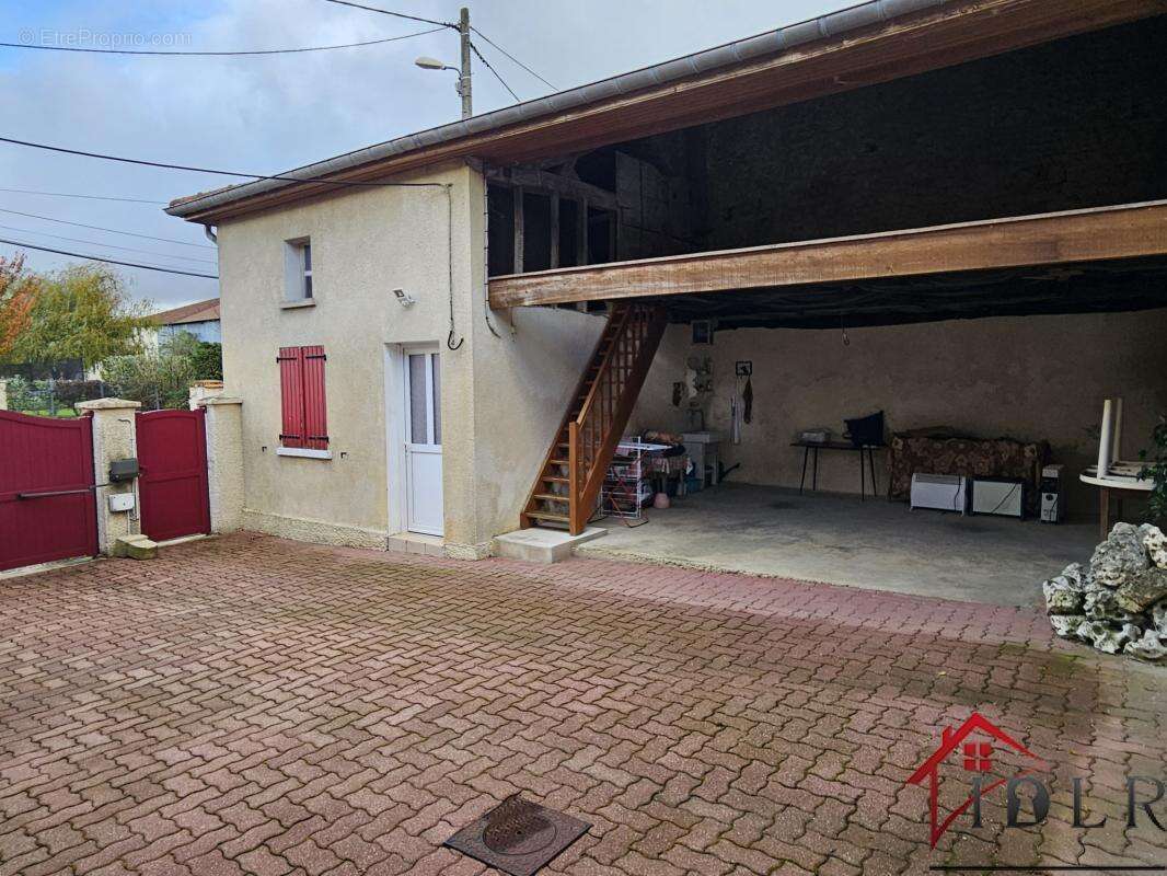 Maison à TROISFONTAINES-LA-VILLE