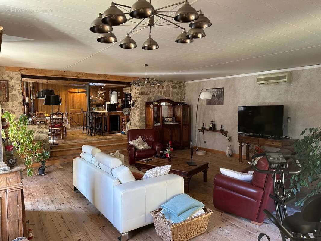 Maison à SAINT-PIERRE-SUR-DOUX