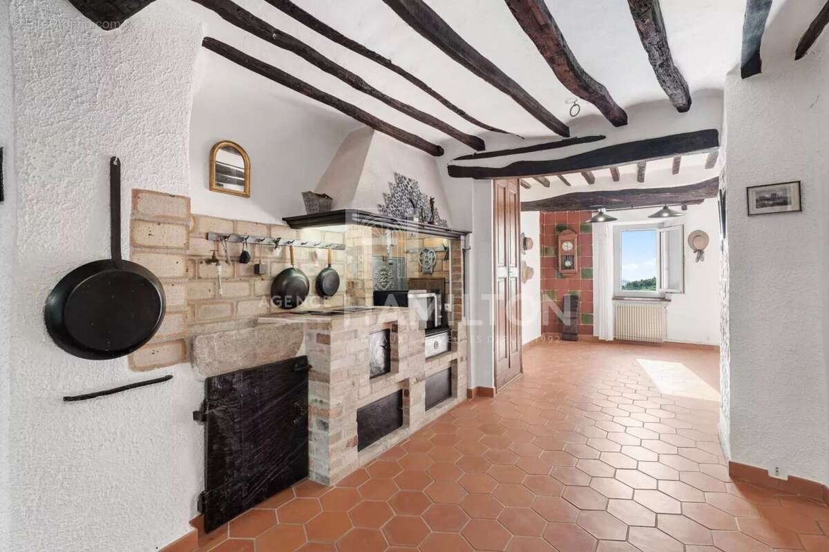 Maison de charme rénovée - MAGAGNOSC - cur du vieux village - photo 4