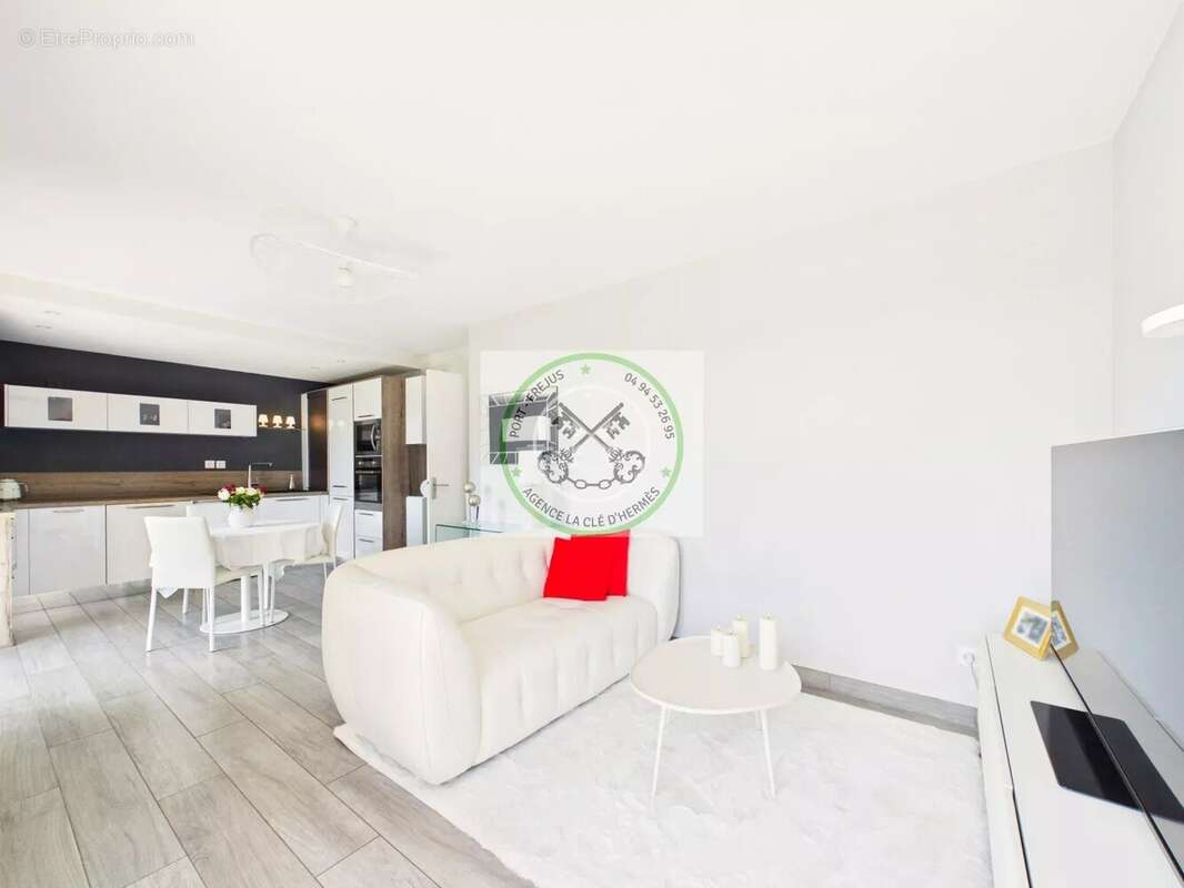 Appartement à ROQUEBRUNE-SUR-ARGENS
