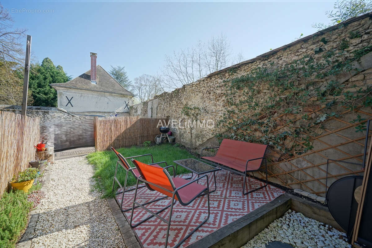 Appartement à LA QUEUE-LES-YVELINES