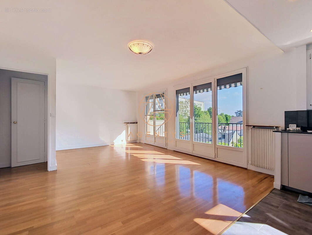 Appartement à SAINT-MAUR-DES-FOSSES