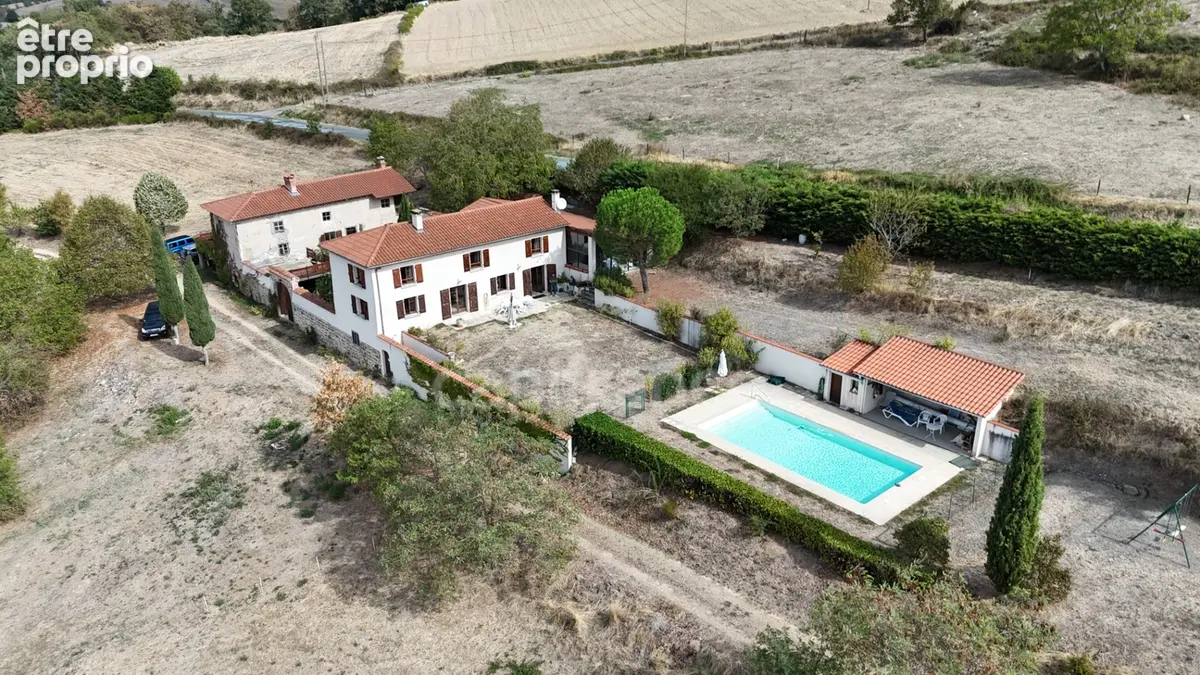 Maison à vendre 6 pièces avec Piscine et 17 919 m² de terrain COTTANCE (42) - photo 1