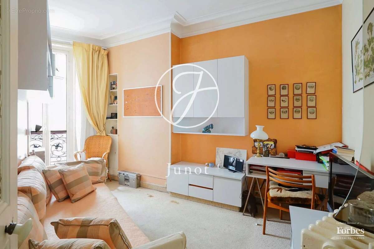 Appartement à PARIS-7E