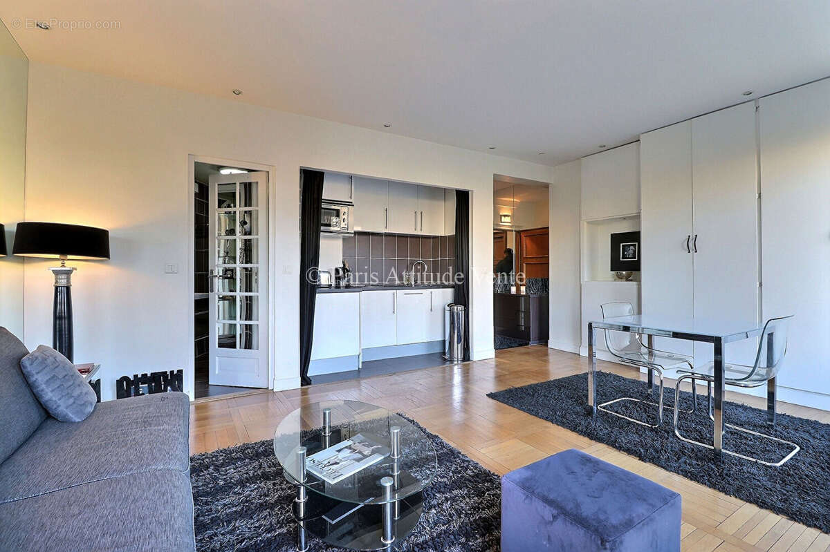 Appartement à PARIS-16E