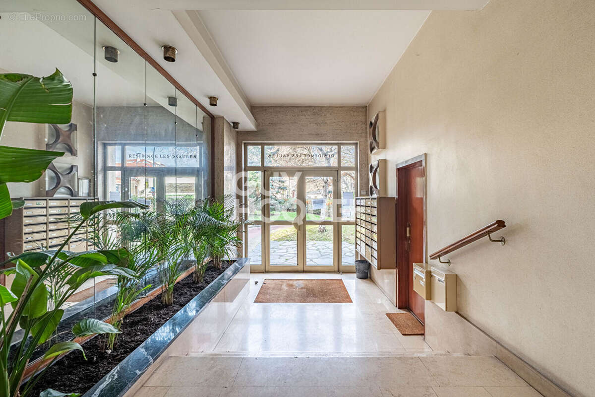 Appartement à LA GARENNE-COLOMBES