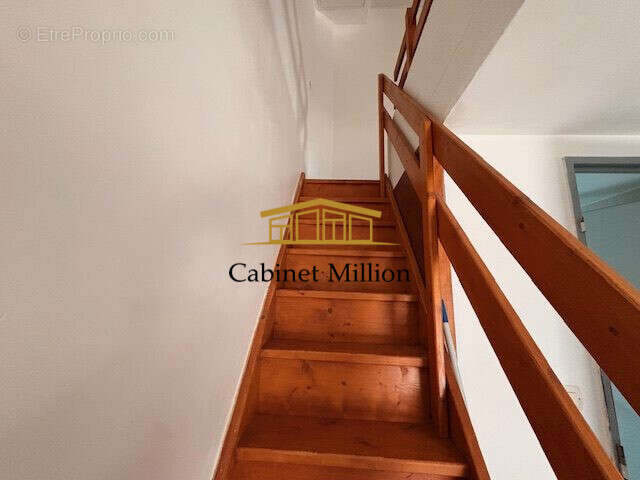 Maison à VIC-LA-GARDIOLE