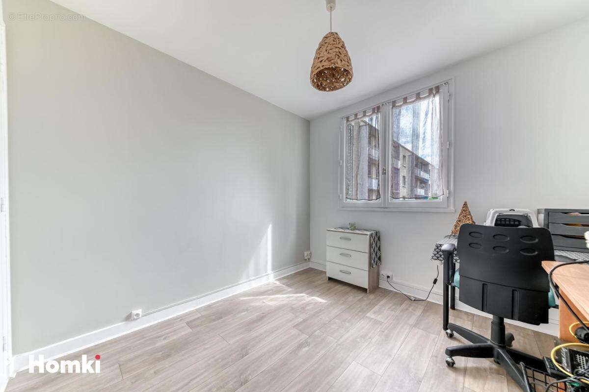 Appartement à BRON