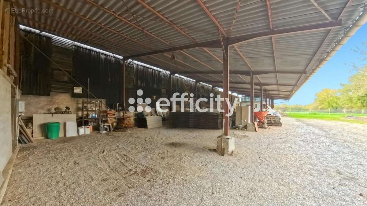 Maison à SAINT-PASTOUR