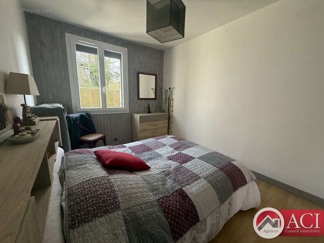 Maison à LACHAPELLE-SAINT-PIERRE