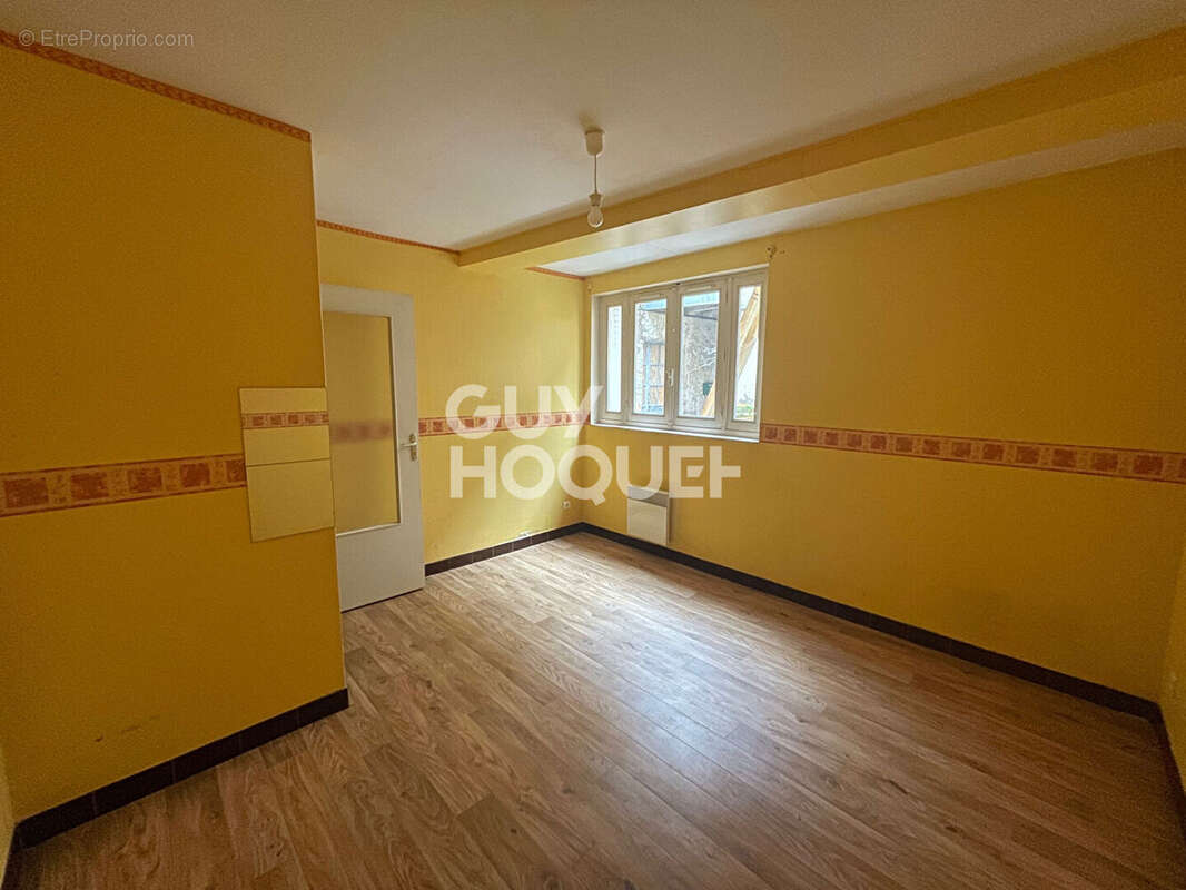 Appartement à COULANGES-LA-VINEUSE