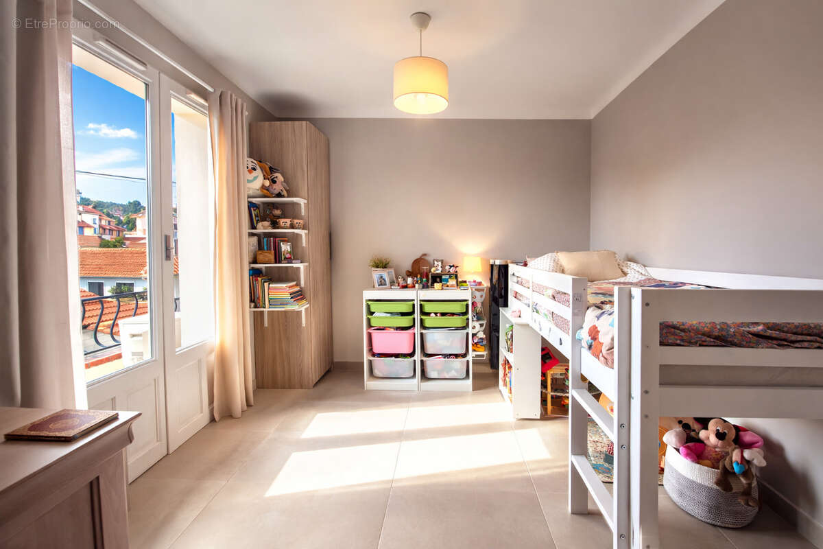 Appartement à VALLAURIS