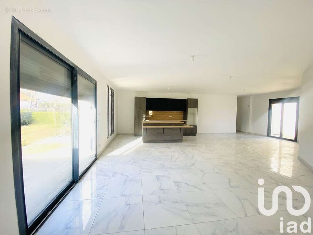 Photo 6 - Maison à CHAILLEVETTE