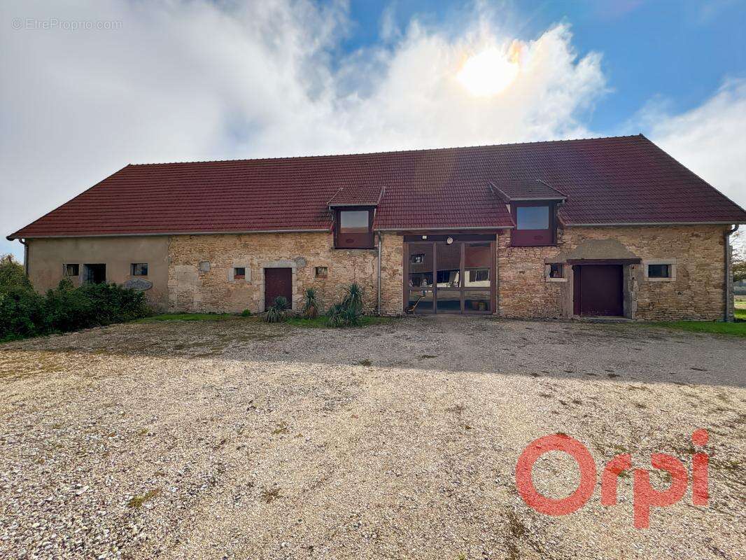 Maison à NEUILLY-EN-DUN