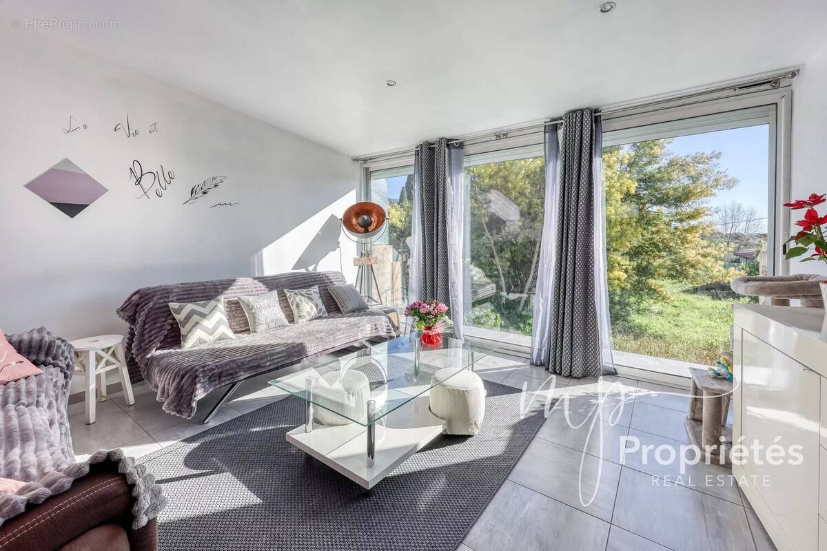 Appartement à BORMES-LES-MIMOSAS