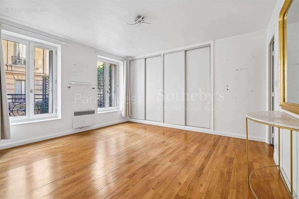 Appartement à PARIS-8E