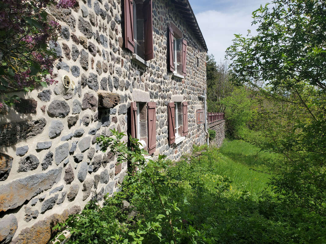 Maison en pierres avec terrain attenant et vue dégagée - photo 2